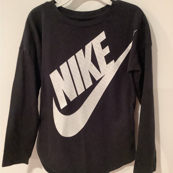 Nike long sleeves girls black & white with Nike decal size 6 - Picture 1 of 6
